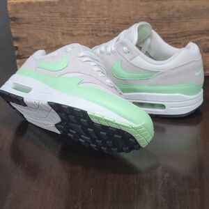 Nike Air Max 1 Summit White/Vapor/Phonton Dust Mens 9.5 PERFECT FAST SHIPPER
